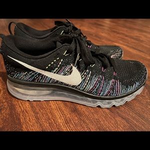 Womens Nike flyknit max shoes 8.5
